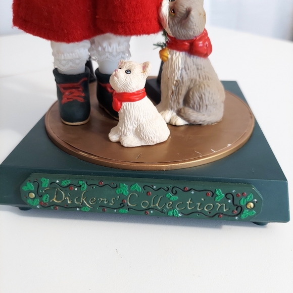 Vtg Dickens Collection Christmas Caroler Girl Musical Lighted Lamp Post Dog Cat - Picture 12 of 13